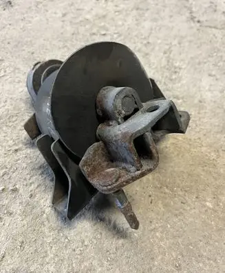 Nissan Almera N16 Engine mount bracket
