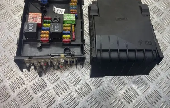 Audi A3 S3 A3 Sportback 8P Fuse module 017181301