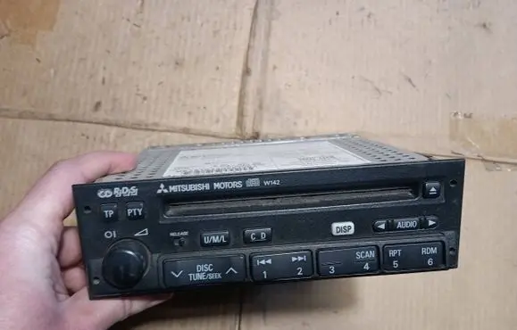 Mitsubishi Pajero Pinin Radio/CD/DVD/GPS head unit ME35703302E108A 3302E108