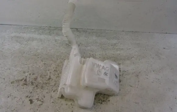 Volkswagen Tiguan Windshield washer fluid reservoir/tank 5QS955453C