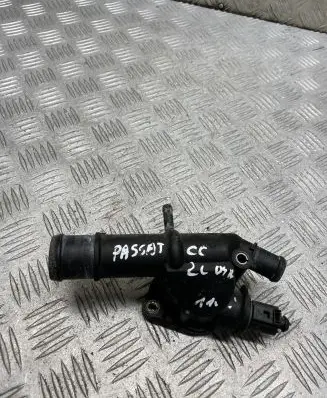 Volkswagen PASSAT CC Engine coolant pipe/hose 03L121132
