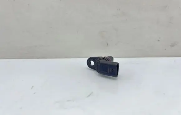 Volkswagen Golf VII Camshaft position sensor 04C907601