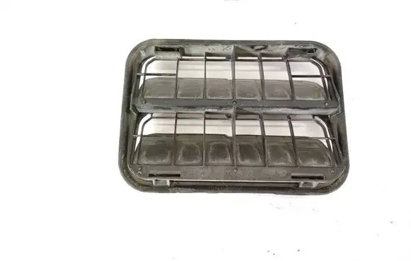 Quarter panel pressure vent