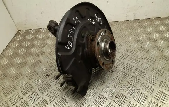 Volkswagen Golf VIII Front wheel hub