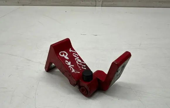 Audi Q2 - Front door lower hinge 