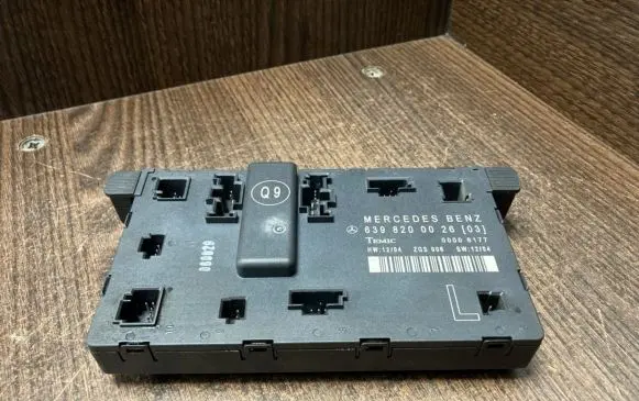 Mercedes-Benz Vito Viano W639 Door control unit/module 6398200026