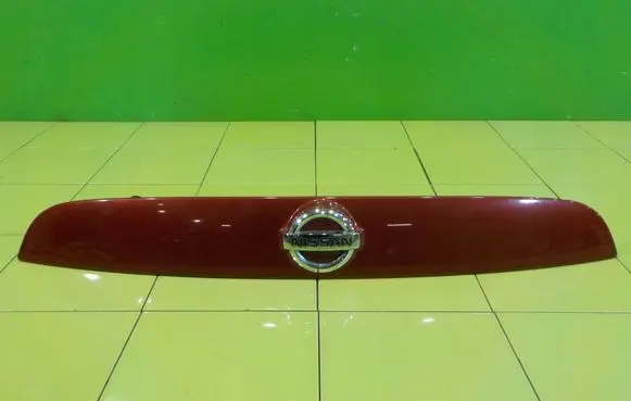 Nissan Juke I F15 Rear light center trim bar blend 