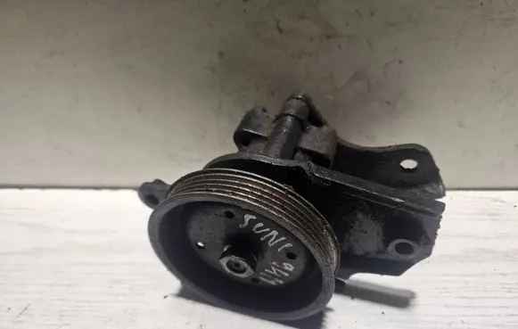 Nissan Sunny Power steering pump 4911058Y00 8E30