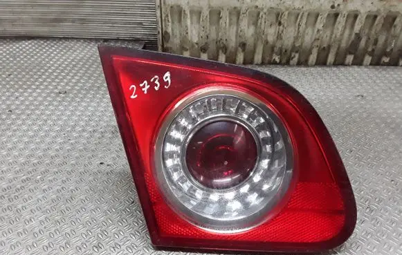 Tailgate rear/tail lights