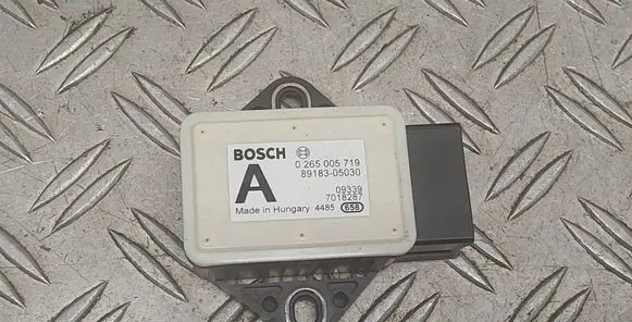 Toyota Avensis T270 ESP acceleration yaw rate sensor 0265005719 8918305030