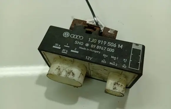 Volkswagen Polo IV 9N3 Coolant fan relay 1J0919506M