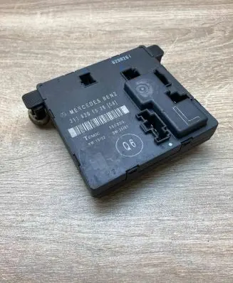 Mercedes-Benz E W211 Door control unit/module 2118201526