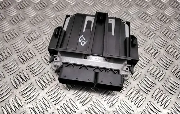 BMW 5 F10 F11 Engine control unit/module 0281031950 8586540