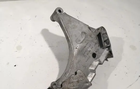 Volkswagen Golf Plus Engine mounting bracket 03L199207