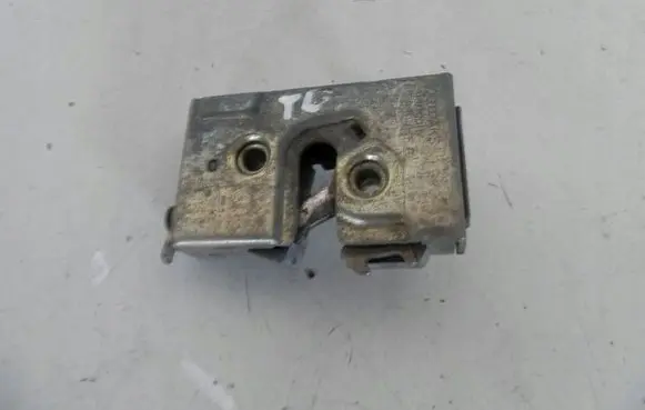 Volkswagen PASSAT B3 Rear door lock 