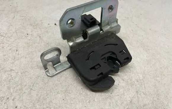 Mercedes-Benz C W204 Seat back rest lock catch A2049200372