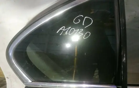 Rear vent window glass