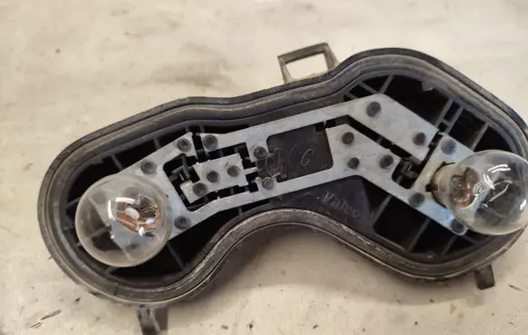 Renault Megane II Tail light bulb cover holder 89026013