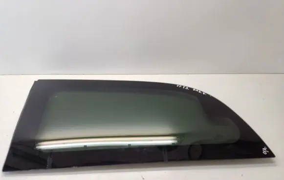 Chrysler Grand Voyager V Rear side window E143R001385