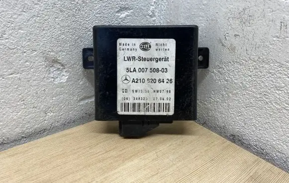 Mercedes-Benz E W210 Light module LCM A2108206426 5LA00750803 HW0798