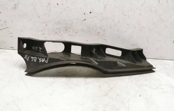 Volkswagen PASSAT B6 Front bumper mounting bracket 3C0807889