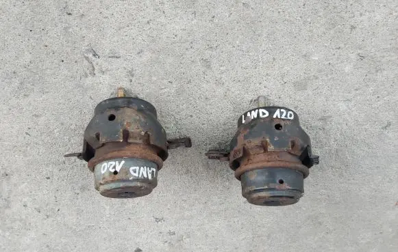 Toyota Land Cruiser (J120) Engine mount vacuum valve 