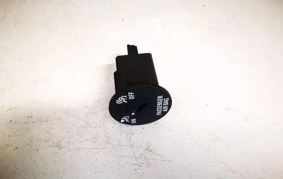 Passenger airbag on/off switch