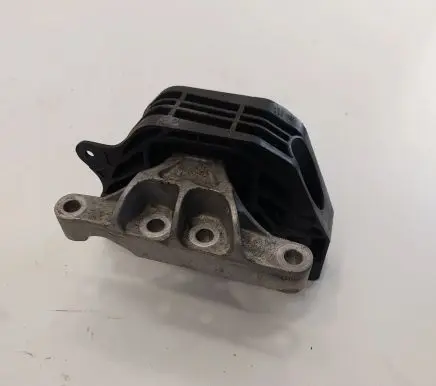 Peugeot 208 Engine mount bracket