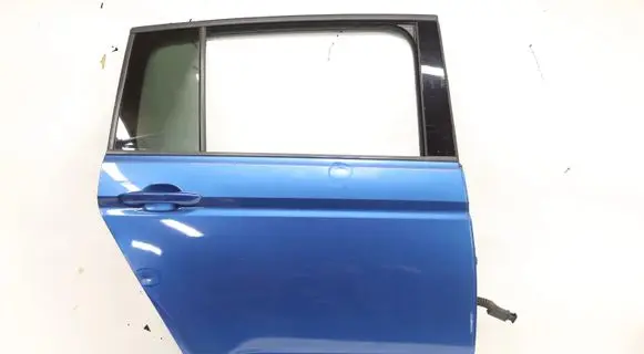 Volkswagen Touran III Front door 5785671