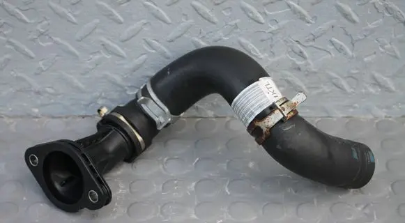 Engine coolant pipe/hose