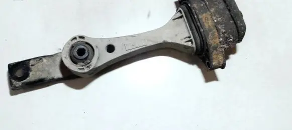 Volkswagen Golf IV Engine mount bracket