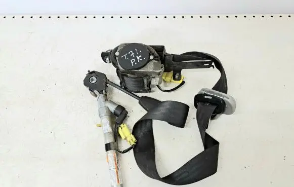 Honda FR-V Front seatbelt