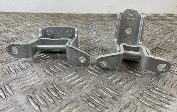 Mitsubishi Outlander IV Rear door hinge set 