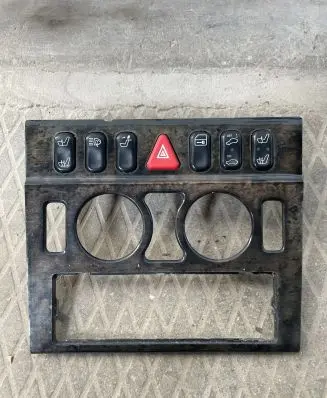 Mercedes-Benz E W210 Seat heating switch 2108200151 679305