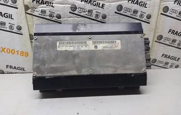 Volkswagen PASSAT B6 Sound amplifier 3C0035456D 28027246 VWZ4Z3F4006263