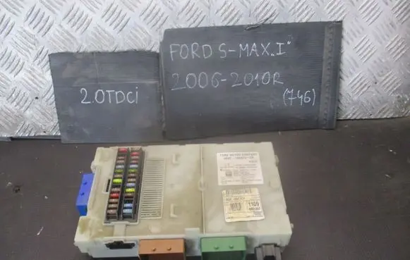 Ford S-MAX Relay mounting block 