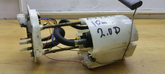 Opel Astra J In-tank fuel pump 13577242 0580203025