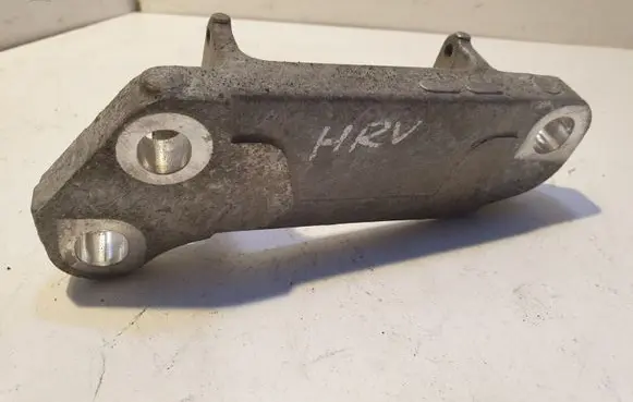 Honda HR-V Engine mounting bracket