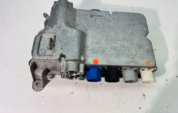 Tesla Model S Fuel pressure regulator 