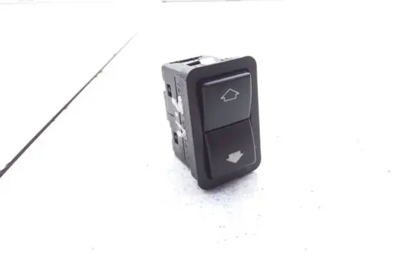 BMW 5 E39 Electric window control switch 8368974