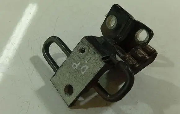 Volkswagen PASSAT B6 Front door upper hinge 