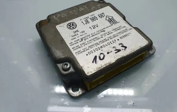 Volkswagen PASSAT B5 Airbag control unit/module 1J0909607 5WK4199