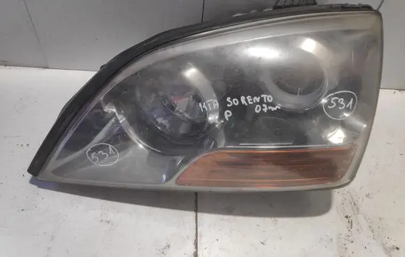 KIA Sorento Headlight/headlamp 921013E5