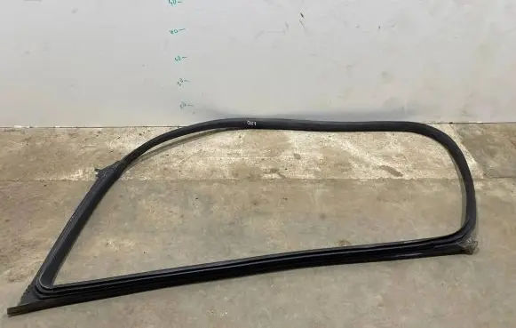 Maserati Ghibli Front door rubber seal