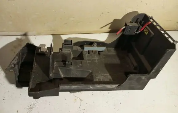 Opel Vectra C Battery box tray 09180777