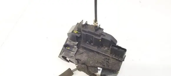 Nissan Juke I F15 Front door lock