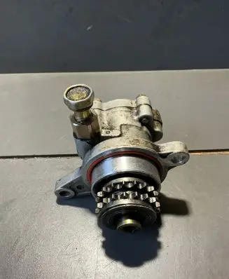 Nissan X-Trail T30 Power steering pump 