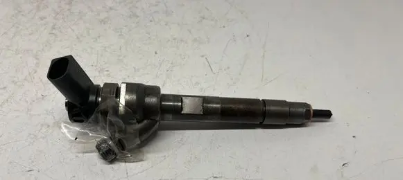 BMW 5 F10 F11 Fuel injector 7810702 781070203