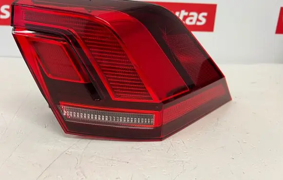 Volkswagen Tiguan Rear/tail lights 5NA945096D 2SD01251902 00612353