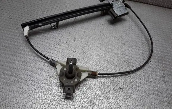 Rear door manual window regulator